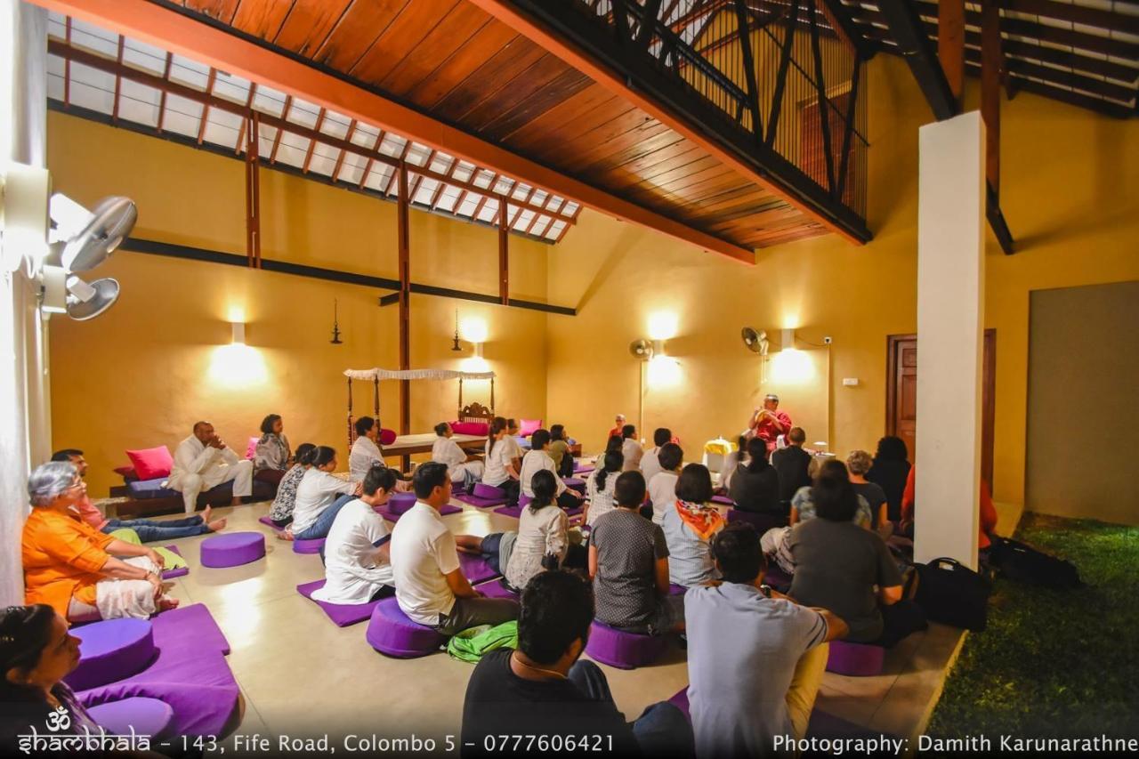 לינה וארוחת בוקר קולומבו Om Shambhala מראה חיצוני תמונה